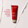 Crema de manos Super Restorative: nutre y combate las manchas de la edad y las arrugas