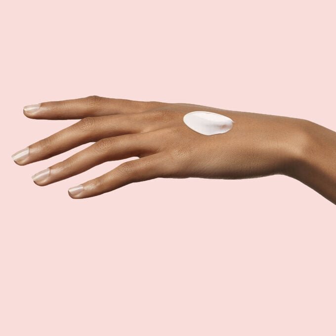 Crema de manos Super Restorative: nutre y combate las manchas de la edad y las arrugas