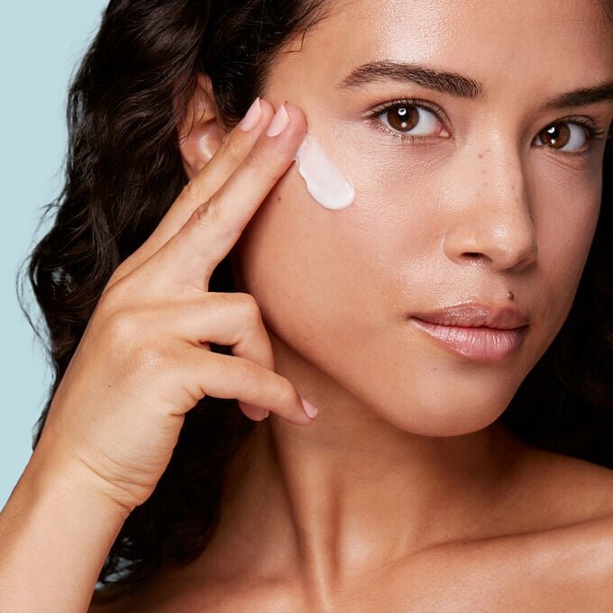 Crema hidratante de noche Hydra-Essentiel con doble ácido hialurónico