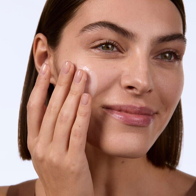 Emulsión facial Hydra-Essentiel con doble ácido hialurónico: loción hidratante y ligera
