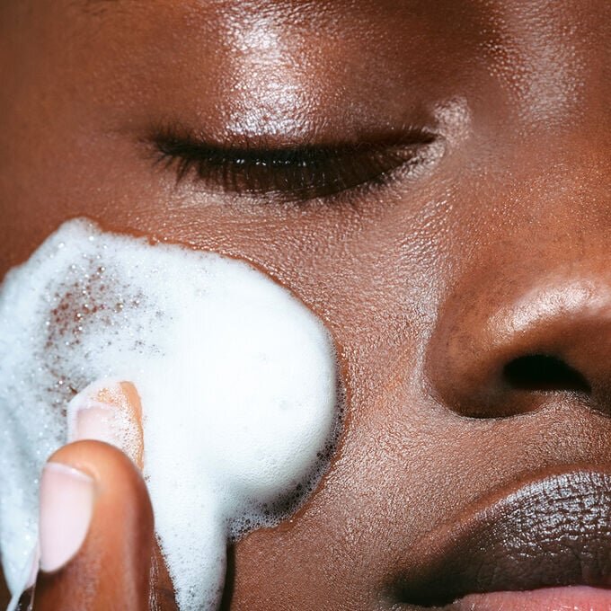 Espuma limpiadora renovadora suave: espuma limpiadora facial ligera