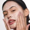 Limpiador de rostro espumoso suave y calmante para piel seca