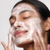 Limpiador facial espumoso hidratante y suave para rostros normales a secos