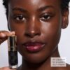 Lip Comfort Oil en negro y blanco con brillo