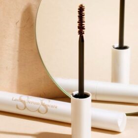 Máscara de pestañas SOS Lashes con suero y aceite de ricino – Máscara potenciadora de pestañas