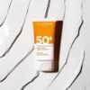 Protector solar facial de tacto seco - Amplio espectro SPF 50+